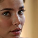 Why a Good Listener Stands Out Among Escorts